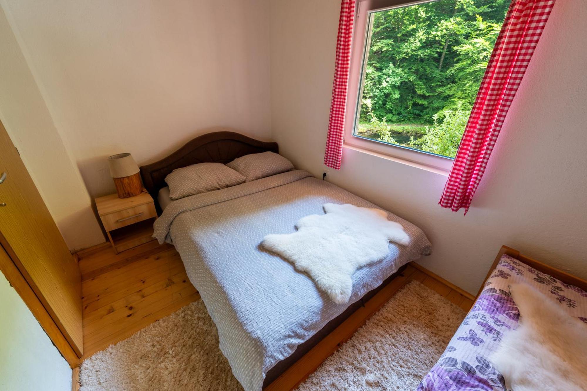 Domacinstvo Na Kraju Svijeta Guest House Sipovo Bagian luar foto