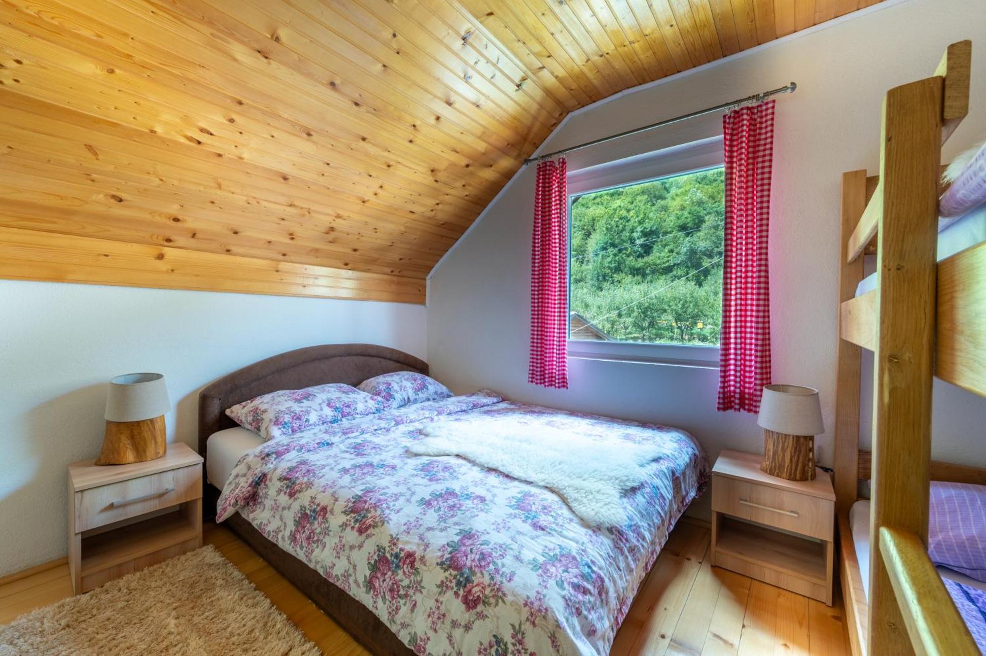Domacinstvo Na Kraju Svijeta Guest House Sipovo Bagian luar foto