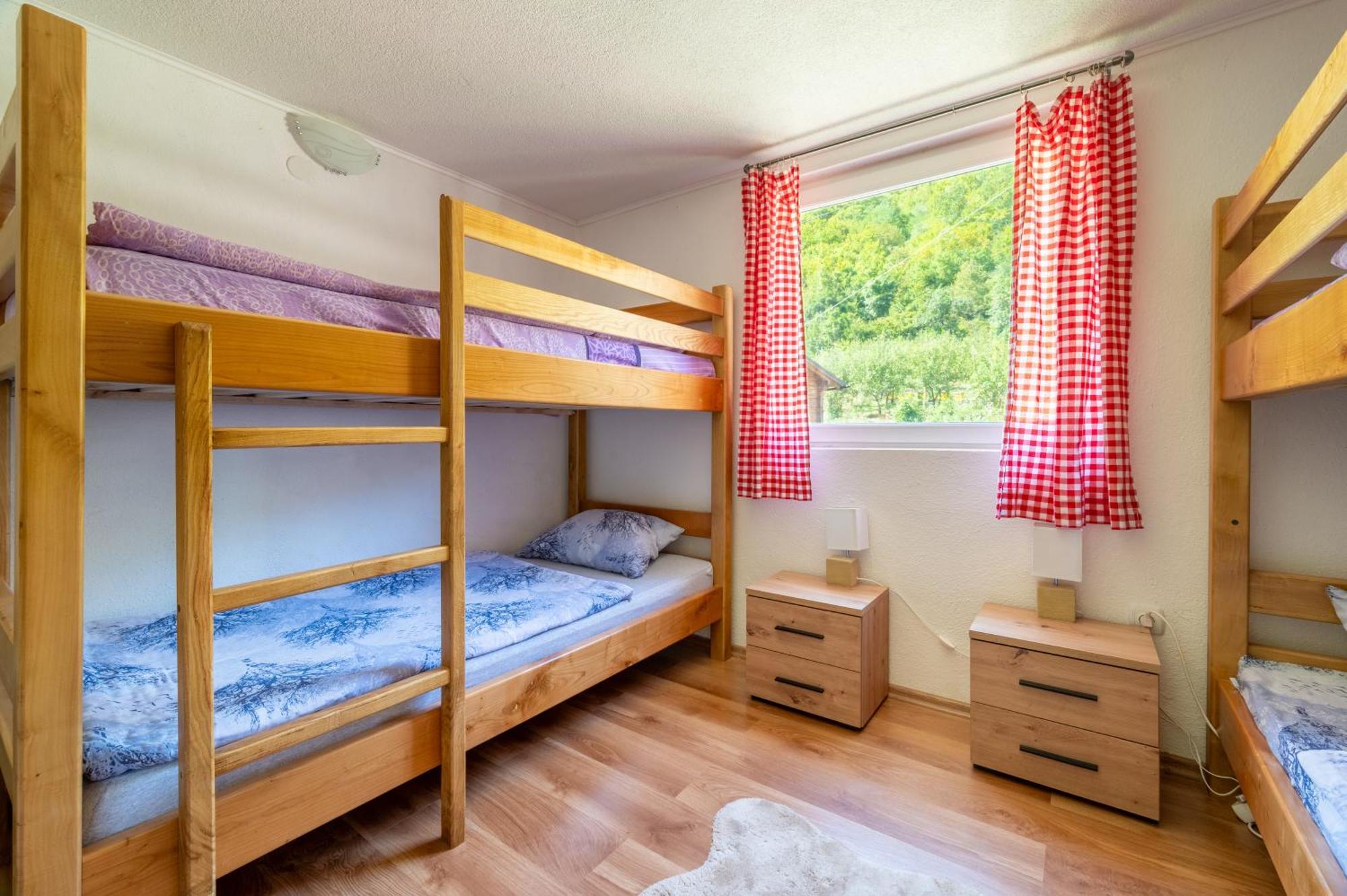 Domacinstvo Na Kraju Svijeta Guest House Sipovo Bagian luar foto