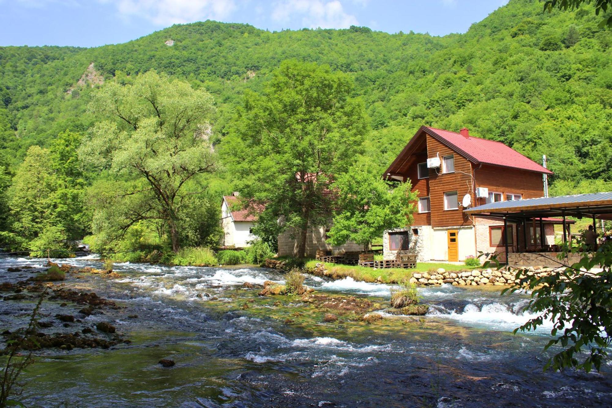 Domacinstvo Na Kraju Svijeta Guest House Sipovo Bagian luar foto