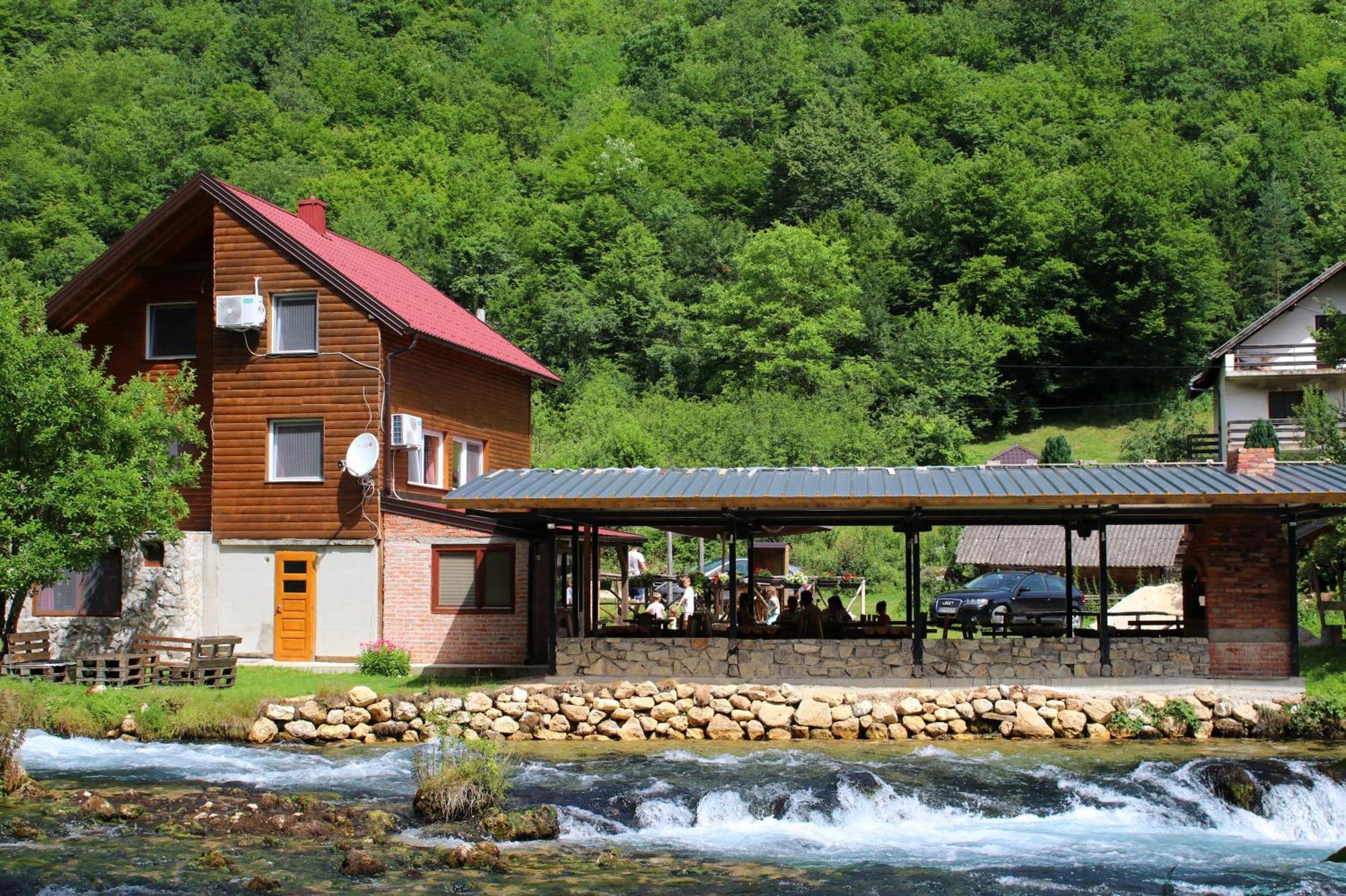 Domacinstvo Na Kraju Svijeta Guest House Sipovo Bagian luar foto