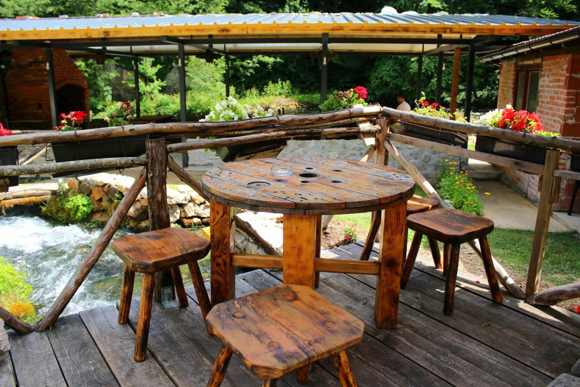 Domacinstvo Na Kraju Svijeta Guest House Sipovo Bagian luar foto