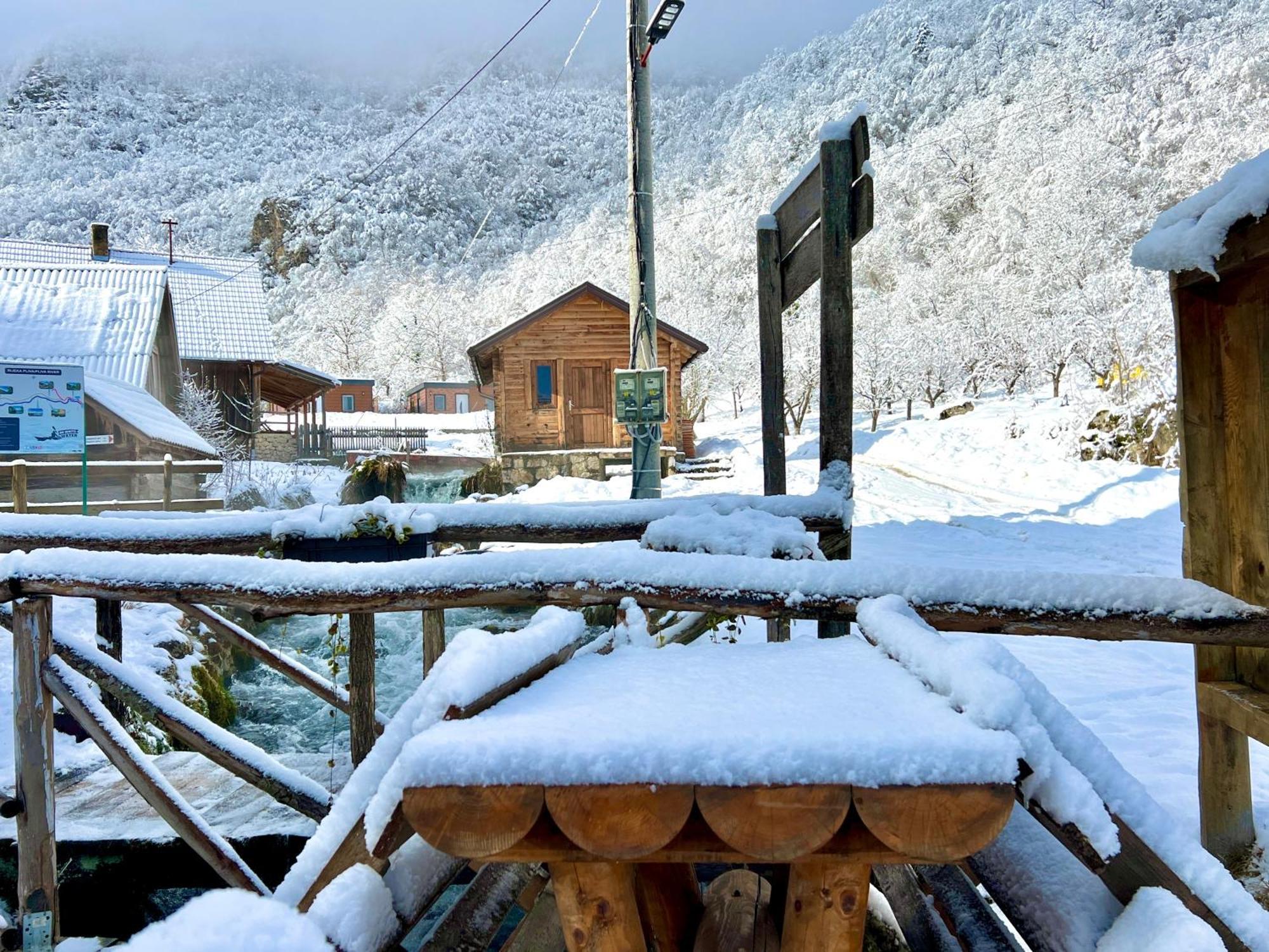 Domacinstvo Na Kraju Svijeta Guest House Sipovo Bagian luar foto
